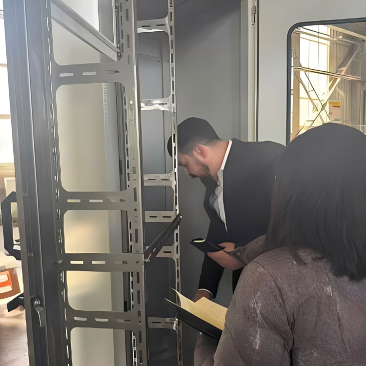 SKYT नमूना स्वीकृति के लिए यूके क्लाइंट का स्वागत करता है, थोक ऑर्डर और भविष्य में सहयोग सुनिश्चित करता है