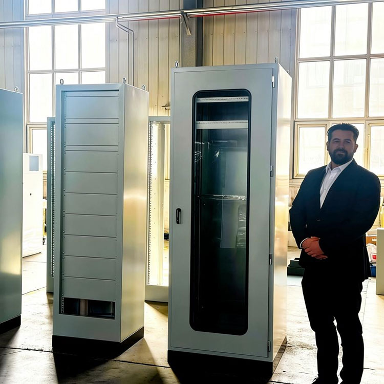 हमारे यूके इंजीनियरिंग पार्टनर के साथ सहयोग